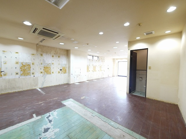和光天理ビルの内装