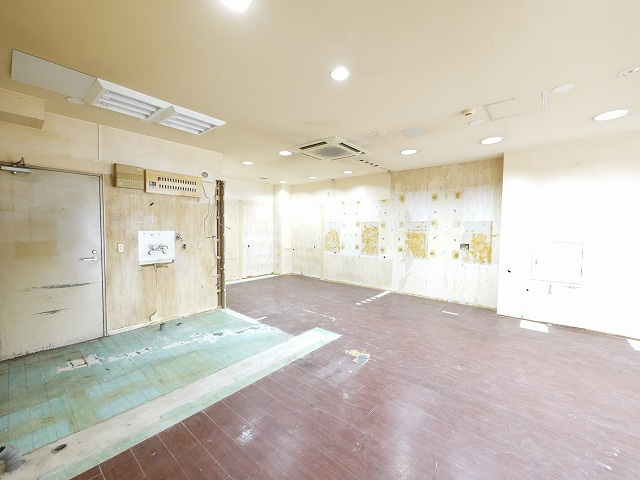 和光天理ビルの内装