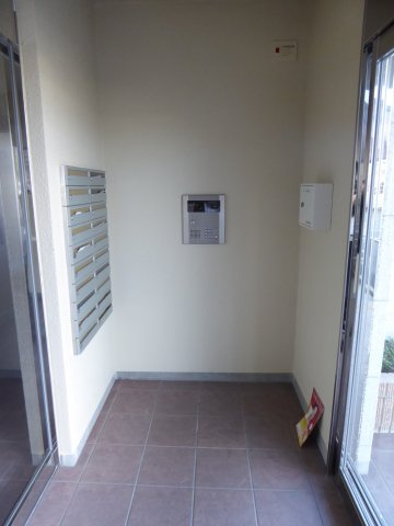 クリスタルコート築山のエントランス