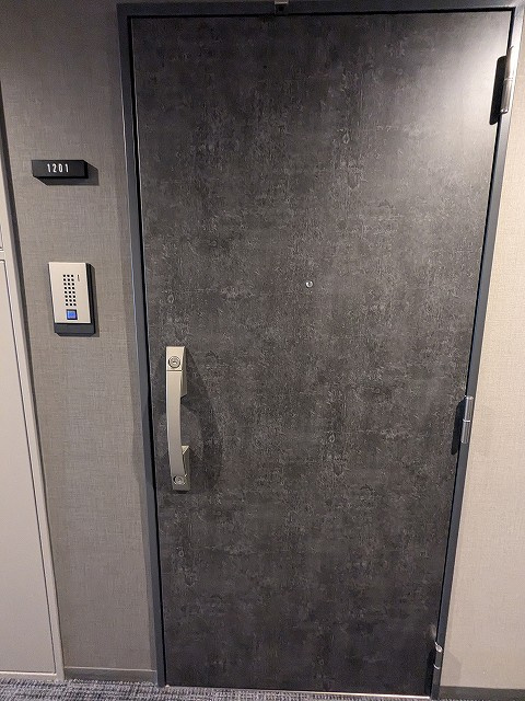 ボアビスタ上野御徒町の設備|角部屋、玄関ディンプルキーのダブルロックセキュリティです