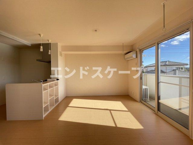 ルミエールの居間・リビング|高崎、前橋エリアのお部屋探しはエンドスケープまで！お客様の理想お聞かせ下さい♪