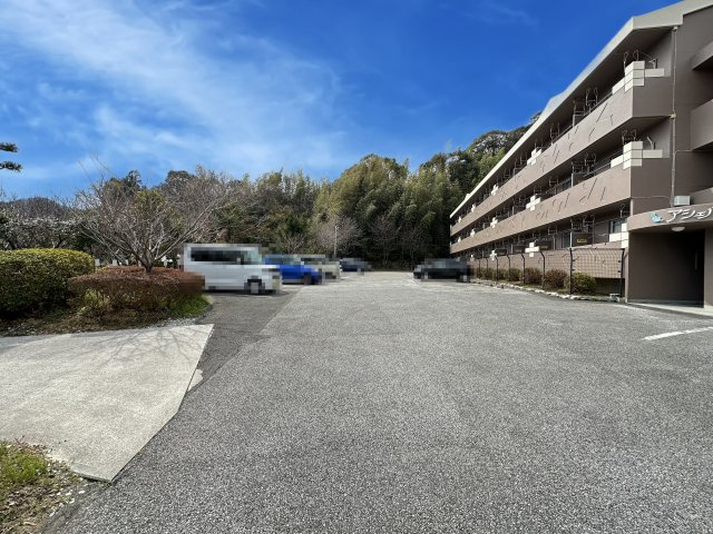 アシェルの駐車場