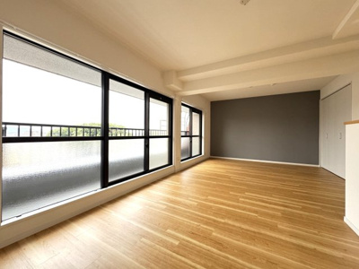 【居間・リビング】 | ロマネスク春日弥生