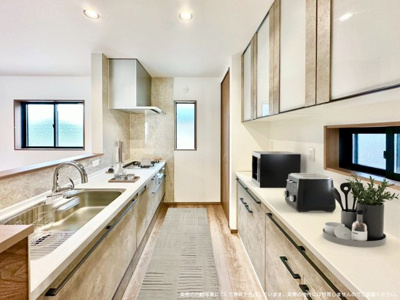 【キッチン】 | 【キッチン　家具設置CGイメージ】
※画像に含まれる家具家電はCGで作成したものでイメージです。実際の物件には付帯しません。