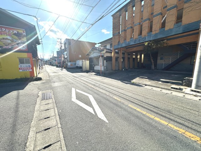 八万町下福万売土地の前面道路含む現地写真