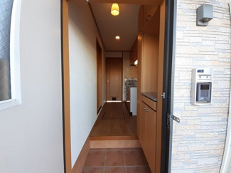 【玄関】 | ベルーナ　Ⅰ | 収納もある玄関です