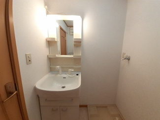 【洗面所】 | ベルーナ　Ⅰ | スペースが確保できる洗面所です