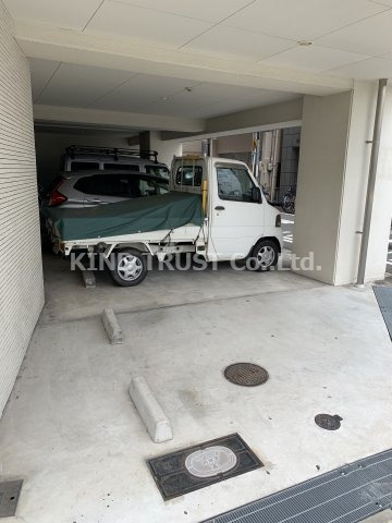 マジェスティ天満橋の駐車場