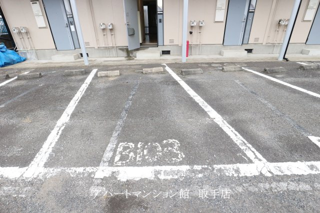 ヂュウファンズ戸頭Bの駐車場