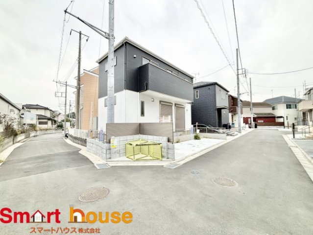 座間市南栗原　最終1棟の前面道路含む現地写真|お住まいの前面道路が広いと駐車が楽になり、陽当たりも遮られないので明るく居心地の良いお家になります♪
