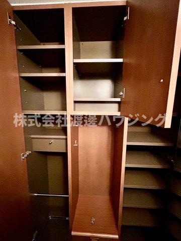 レジオンスクエア緑地公園4番館の収納|天井高シューズBOX