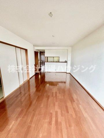 レジオンスクエア緑地公園4番館の居間・リビング