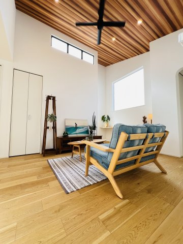 片瀬山の邸宅♪の内装|LDK：約18.7畳