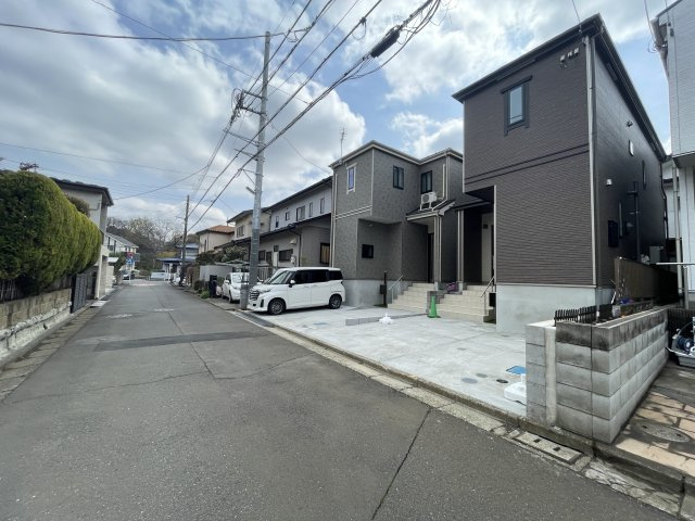 【仲介手数料無料】所沢市中新井１４期１号棟　所沢市の新築住宅なら西武ハウジングの前面道路含む現地写真