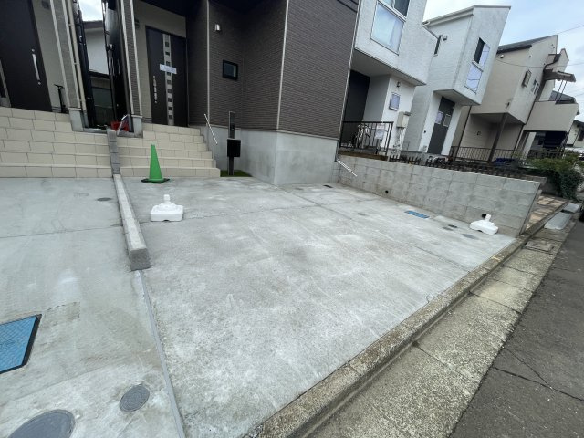 【仲介手数料無料】所沢市中新井１４期１号棟　所沢市の新築住宅なら西武ハウジングの駐車場