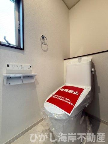 平塚市平塚３丁目　新築戸建　全15棟のトイレ|洗浄機能付きお手洗い