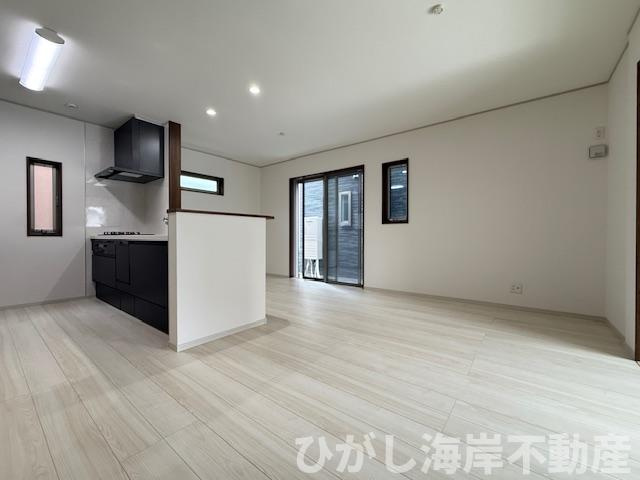 平塚市平塚３丁目　新築戸建　全15棟の居間・リビング|15帖　LDK