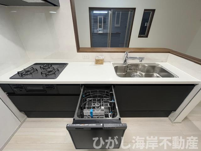 平塚市平塚３丁目　新築戸建　全15棟のキッチン|食洗器付きシステムキッチン