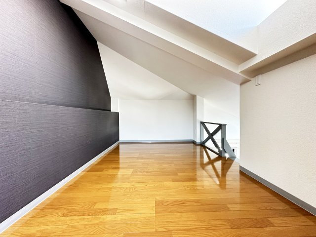 八反町ウィングの洋室