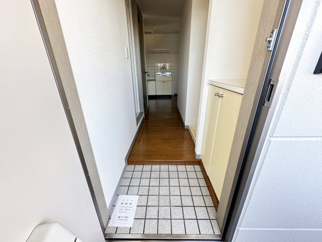 八反町ウィングの玄関