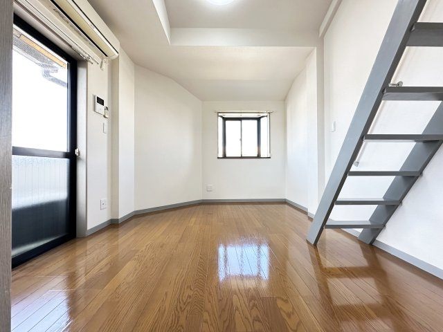 八反町ウィングの居間・リビング