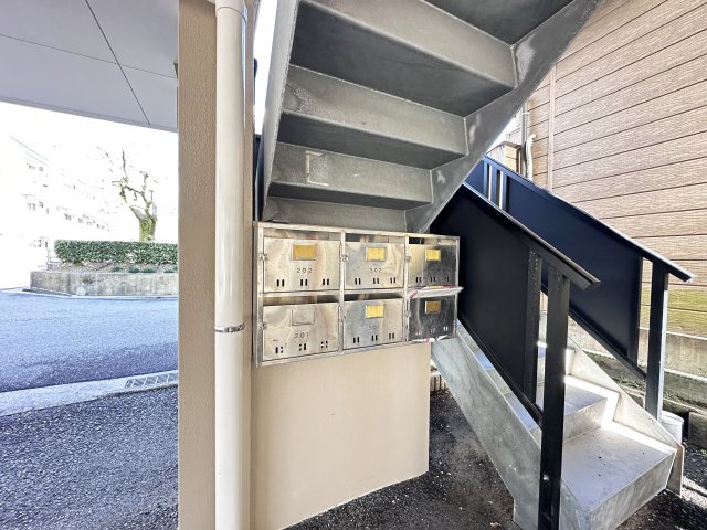 八反町ウィングのエントランス