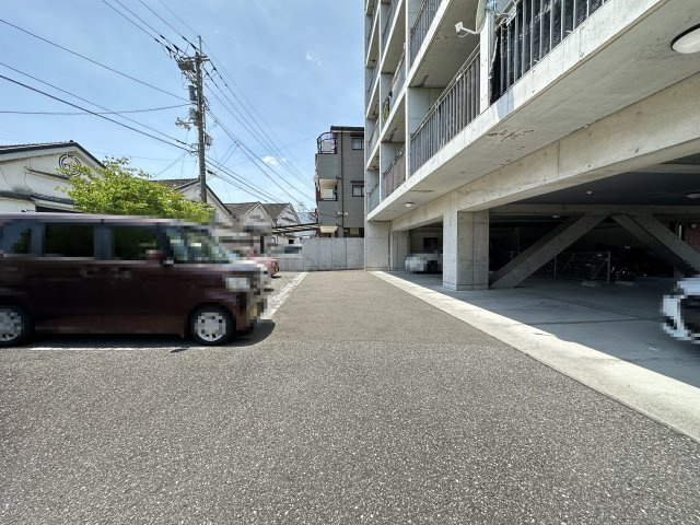 カーサ地球33番地の駐車場