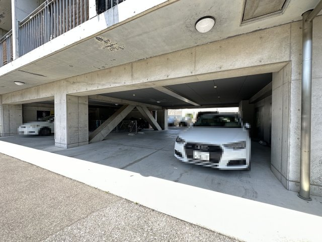 カーサ地球33番地の駐車場
