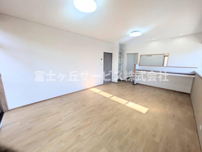【居間・リビング】 | 磐田市大原 中古戸建て | リビングダイニングです