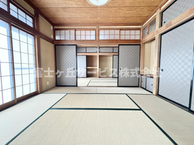 【和室】 | 藤枝市立花2丁目 中古戸建て | 和室8帖＋6帖です