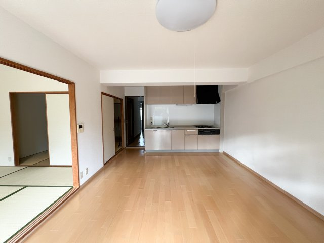 アーネスト能茶山の居間・リビング