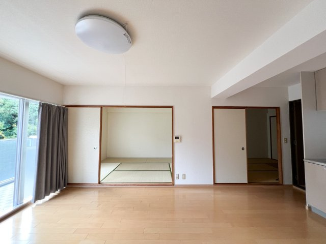 アーネスト能茶山の居間・リビング