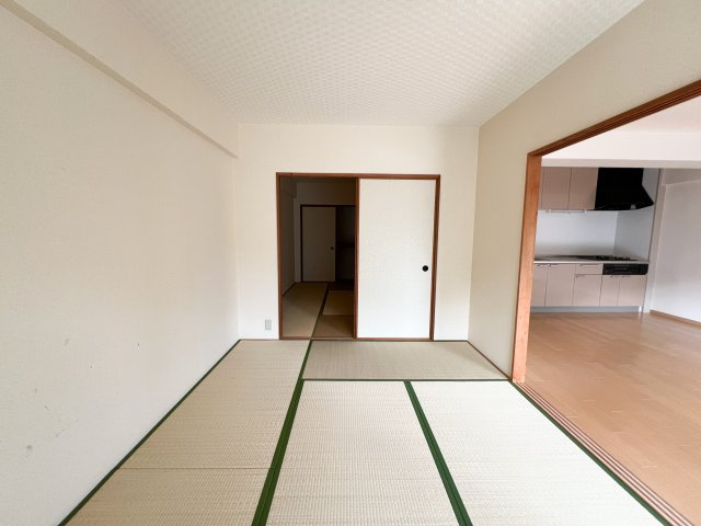 アーネスト能茶山の和室