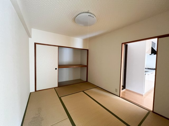 アーネスト能茶山の和室