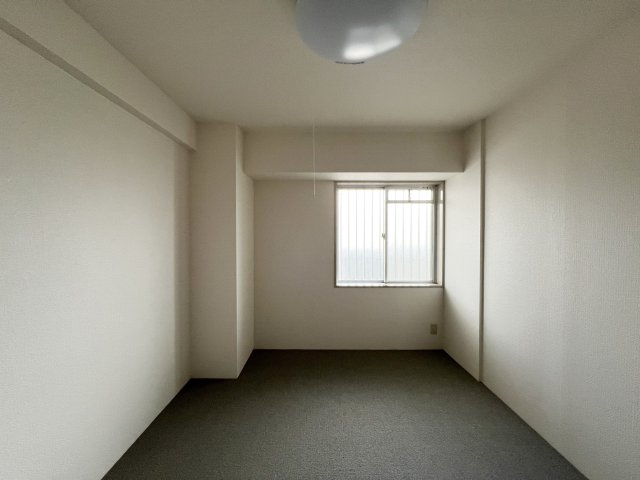 アーネスト能茶山の洋室