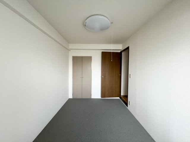 アーネスト能茶山の洋室