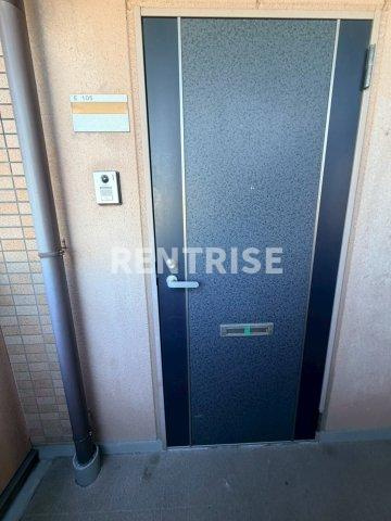 ルミエール・Eの玄関