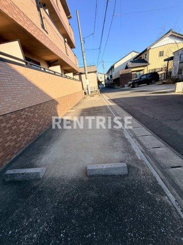 ルミエール・Eの駐車場