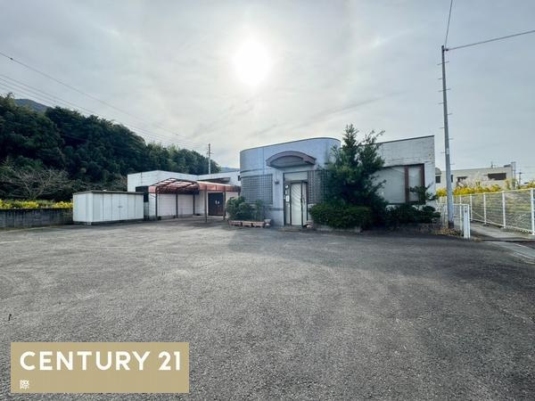 紀の川市杉原の事務所の駐車場