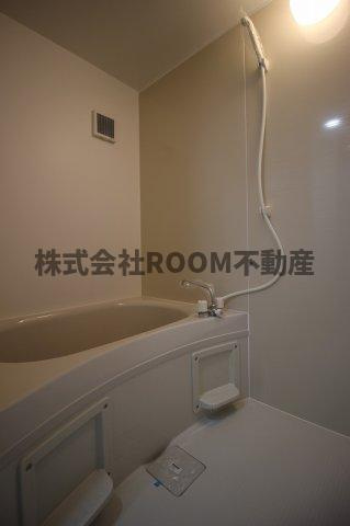 若葉苑の洗面所|ゆったりとスペースのある洗面所