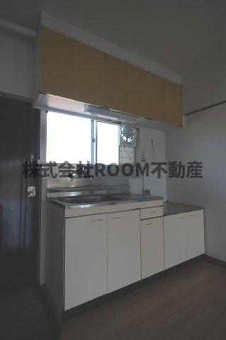 若葉苑のキッチン|コンパクトなキッチンで掃除もラクラク