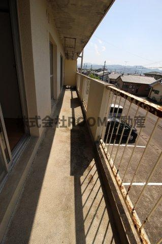 若葉苑のバルコニー|お洗濯にも便利なバルコニー付き