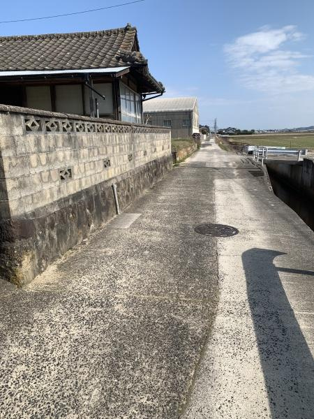 出雲市斐川町上庄原中古売戸建の前面道路含む現地写真