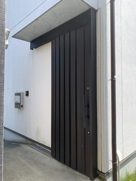 併川中古戸建の玄関