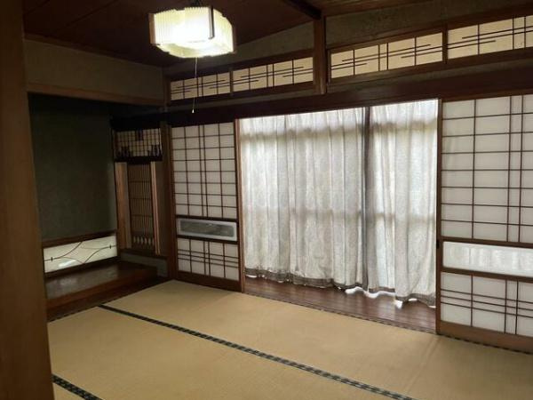 出雲市小山町　平屋中古住宅の和室|南側6帖の和室です。縁側があり明るい空間です。