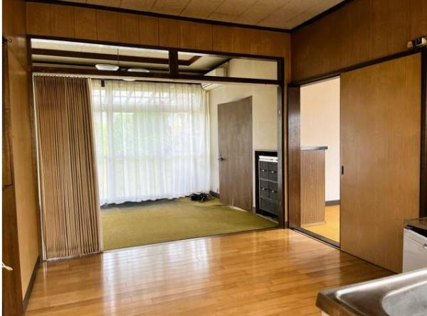 出雲市小山町　平屋中古住宅の居間・リビング