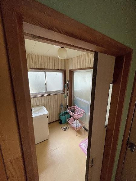 出雲市斐川町富村中古戸建の独立洗面台