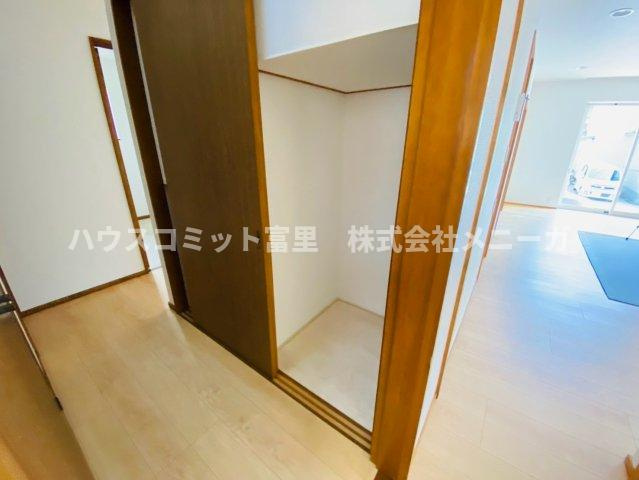 八街市希望ヶ丘　中古戸建の収納|1F廊下収納①