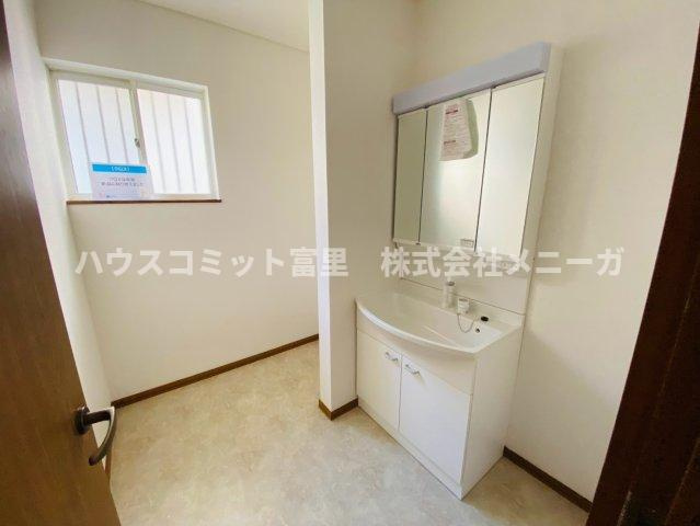 八街市希望ヶ丘　中古戸建の独立洗面台