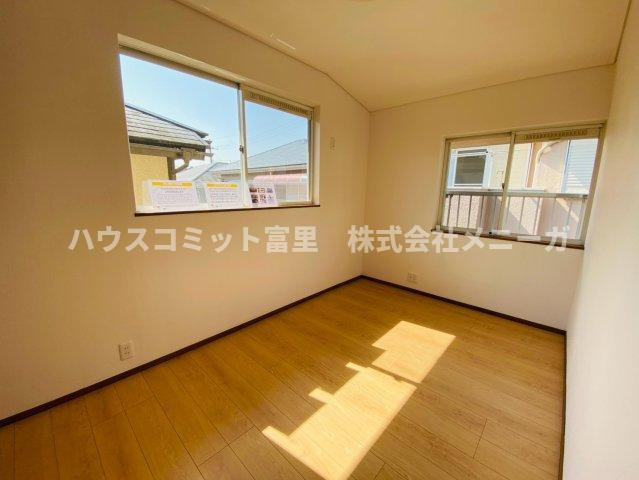 八街市希望ヶ丘　中古戸建の洋室